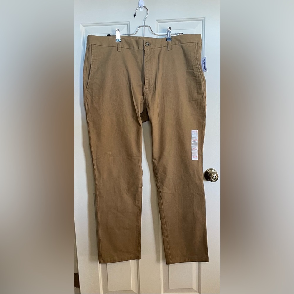 Old navy khakis -NEW- 38x 32